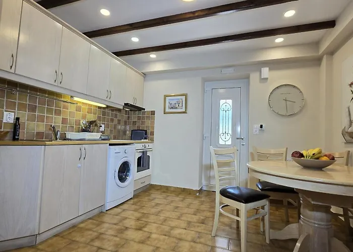 Bacchus Corfu * Kasziópi